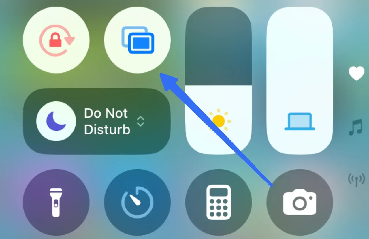 Highlighted Screen Mirroring icon